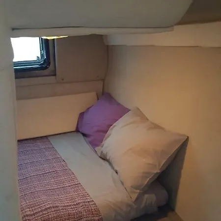 Botel Sealev-boat For Sleeping Lisbon