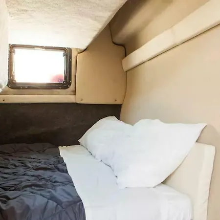 Πλωτό κατάλυμα Sealev-boat For Sleeping Lisboa