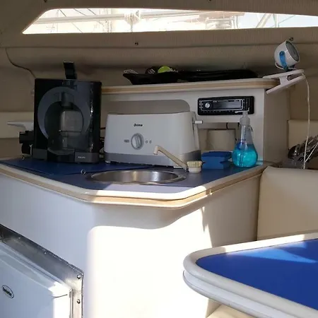 Πλωτό κατάλυμα Sealev-boat For Sleeping